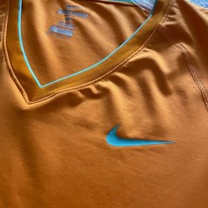 Nike Women’s Dri-Fit shirt M